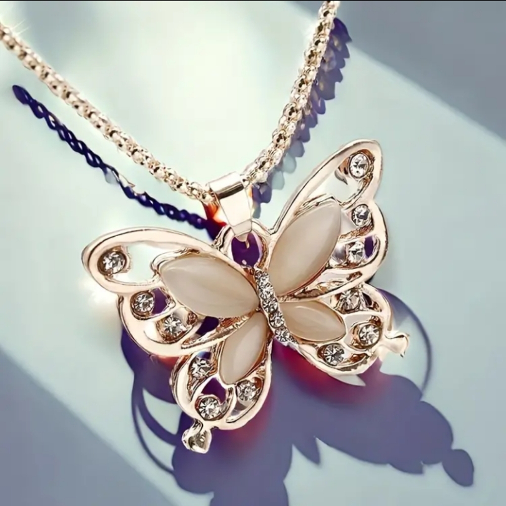 Radiant Rose Gold Pendant Necklace with Intricate Detailing